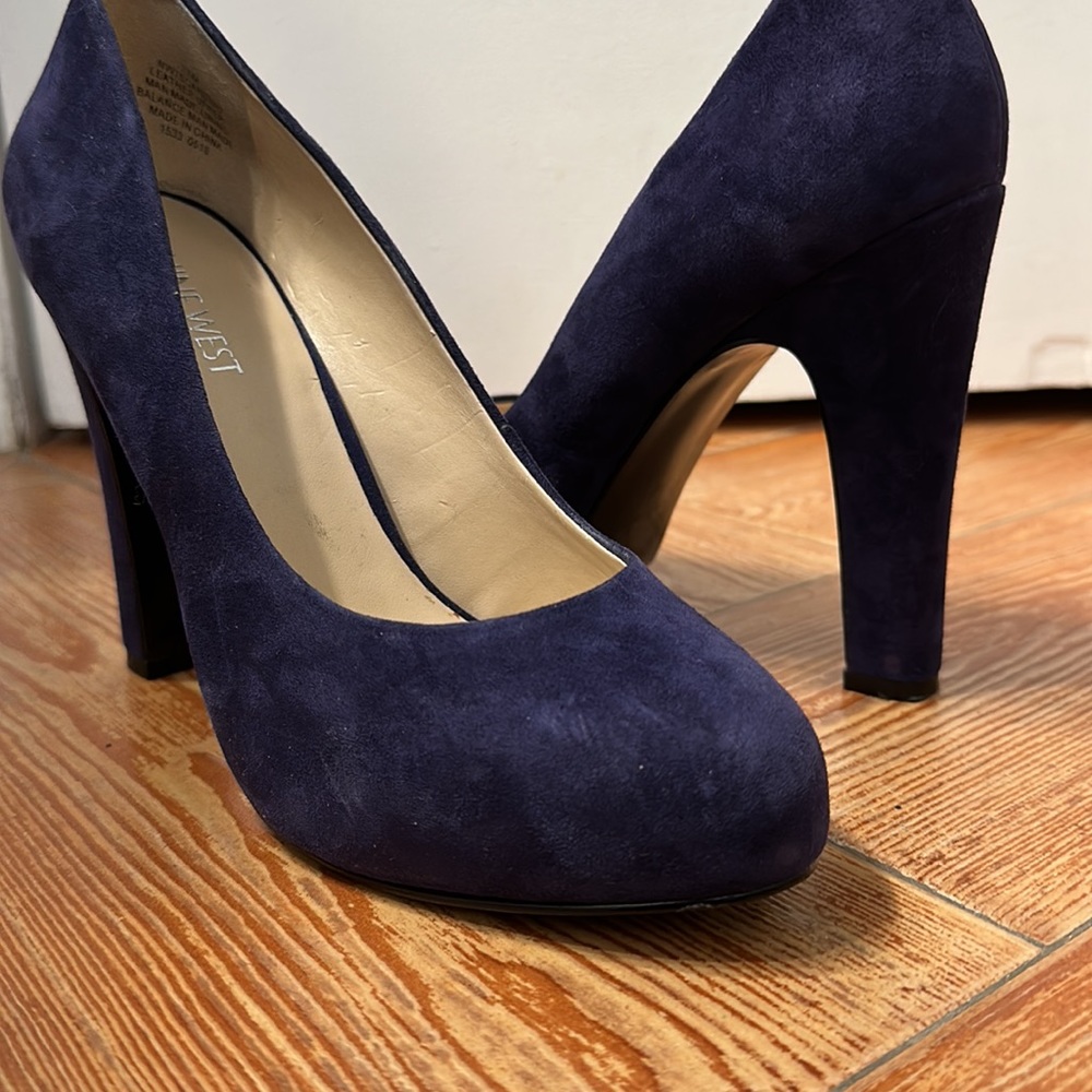 Nine West Purple Suede pumps (SZ 7.5M)